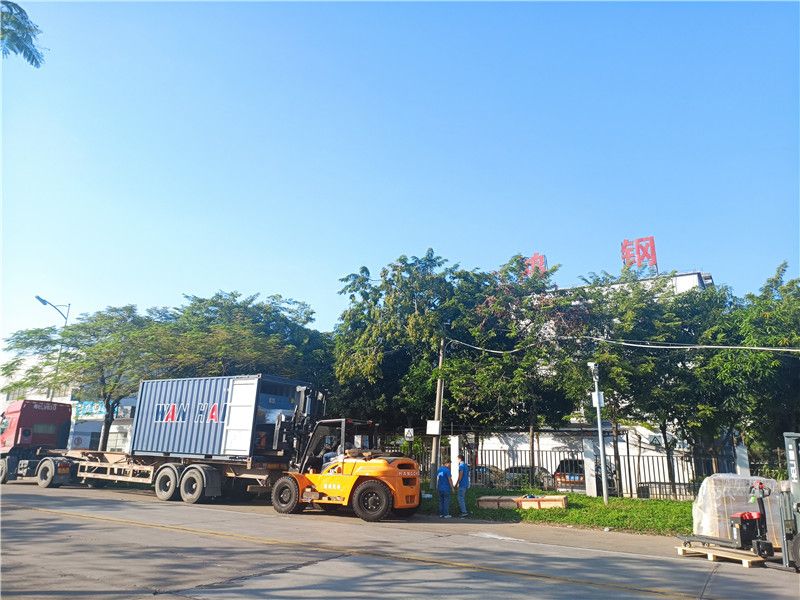 鸿钢裁断机出口菲律宾一台200吨自动裁断机