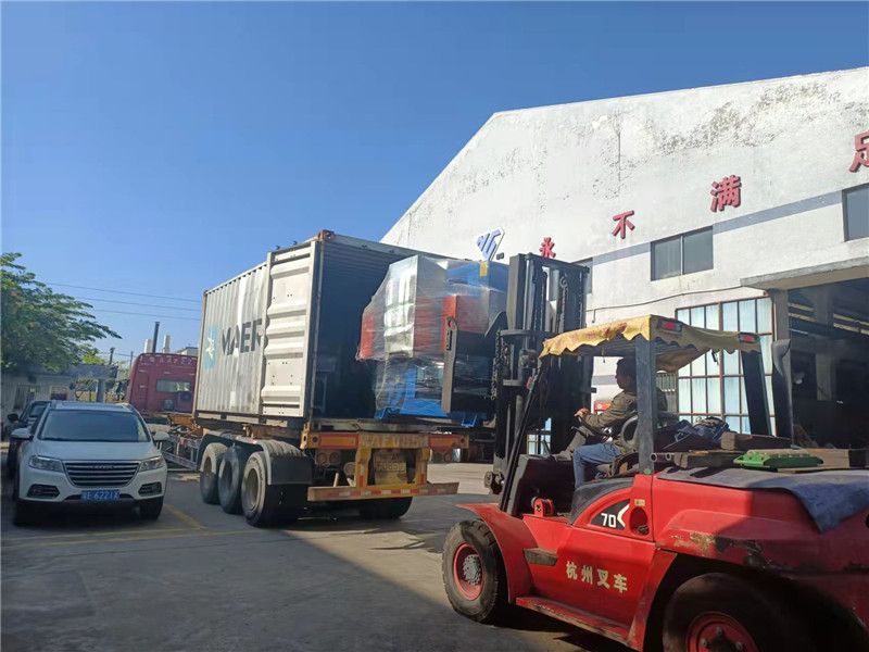 一台150吨珍珠棉自动裁断机出口墨西哥