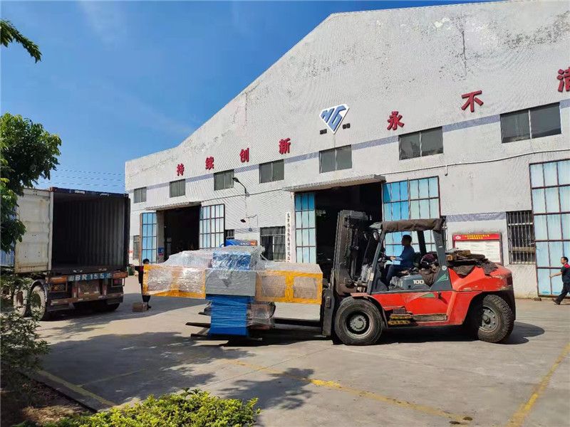 一台100吨自动裁断机出口马来西亚